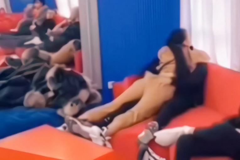 Anđelo i Anita se dohvatili pred cimerima