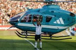 PO UZORU NA LEPU BRENU! Vidal sleteo HELIKOPTEROM na teren, pa zajahao konja sa kraljevskom KRUNOM na glavi! Odbegli sin se VRATIO kući! (VIDEO)