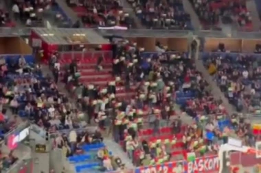 NIJE ISPAD AMERIKANCA JEDINI! Još jedan SKANDAL obeležio duel Evrolige! Navijači VIKALI: Izrael čini GENOCID! Mahali zastavom OVE države! (VIDEO)
