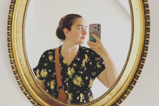 BOSANSKA UČITELJICA ELDINA ČETIRI GODINE NIJE ČUPALA OBRVE I BRKOVE: Kada se okrene, ljudi se PRENERAZE OD PRIZORA (FOTO)