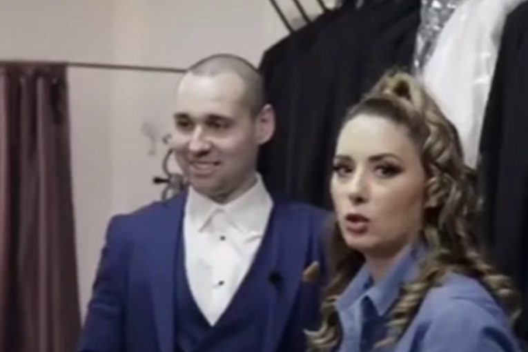 Milica Kon zakopčala šlic takmičaru