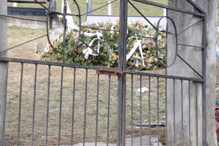 Grob Mihaila Januševića izopšten na groblju