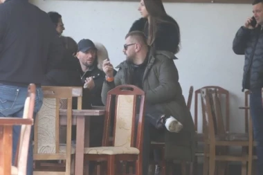 JANJUŠU SE VRATIO OSMEH NA LICE: Porodica nakon pomena otišla u kafanu, a ON je kriv za sve! (VIDEO)