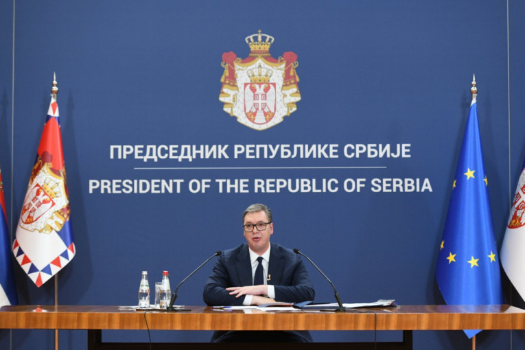 "BIĆE ZANIMLJIVO, OBEĆAVAM!" Predsednik Vučić se oglasio povodom večerašnjeg gostovanja u "Ćirilici": "Govoriću o našem Kosovu, pritiscima na Srbiju..." (FOTO)