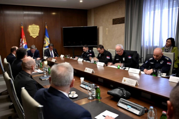 "JEDAN ZVUČNI SIGNAL ĆE STIZATI NA SVE TELEFONE": Bratislav Gašić najavio veliku promenu!