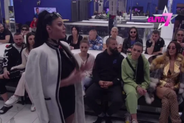 DETE BI NAM BILO PREPAMETNO I LEPO NA MENE! Maja opet pecnula Aneli, a Janjuševa reakcija će vas iznenaditi! (FOTO)