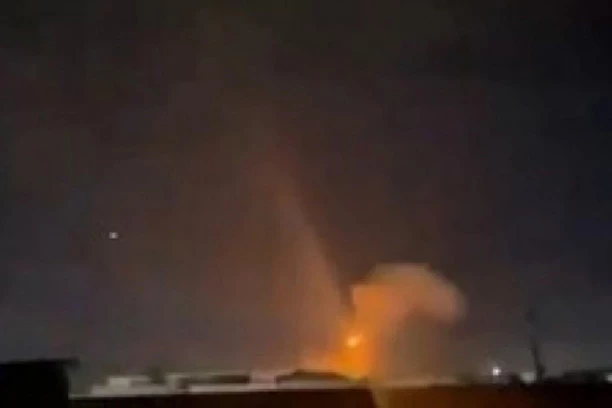 ISPLIVALI PRVI SNIMCI RAKETNOG NAPADA NA AMERIČKU BAZU U SIRIJI! Izbio STRAVIČAN požar nakon udara! (VIDEO)