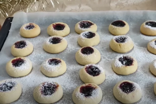 SUVI KOLAČI SA DŽEMOM SPREMNI OČAS POSLA: Starinska poslastica BANINI je najbolji izbor VIKENDOM