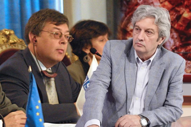 DAJTE KOSOVO ILI ĆEMO VAM UZETI SANDŽAK I VOJVODINU! POSLEDNJA NEMAČKA PONUDA: Milomir Marić o nepoznatim detaljima tajne večere iz 2007!