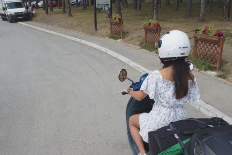 Elizabet proputovala Jugoslaviju na vespi