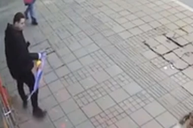 PRETUČEN RADNIK PRAJD INFO CENTRA U BEOGRADU! Nasilnik pre toga skinuo  LGBT zastavu! (VIDEO)