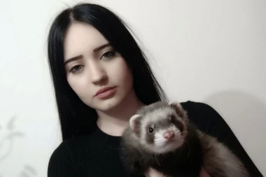 KORISNICI DRUŠTVENIH MREŽA GLEDAJU U NJENOG LJUBIMCA I TOPE SE OD SLATKOĆE! Anđela iz Ćuprije je sebi ispunila ŽIVOTNU ŽELJU: Za 18. rođendan je dobila ovu "ZVERKU" (FOTO)