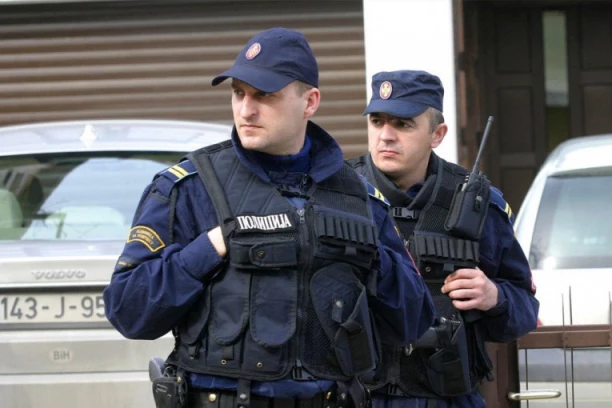 TINEJDŽERI "SEJALI SMRT" PO REPUBLICI SRPSKOJ! Ćerka trovala oca, banjalučki "Boni i Klajd" ubili OCA DVOJE DECE zbog BMW-a, a Anđelo prolio krv u osnovnoj školi! OVO SU PRIČE KOJE LEDE KRV