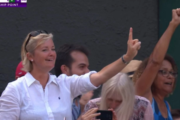 POKAZIVALA JE JEDAN FEDERERU, A ONDA JE SUDBINA UMEŠALA PRSTE: Đoković PRVOG aprila pretiče Švajcarca i postaje NAJBOLJI ikada! NE, NIJE ŠALA!