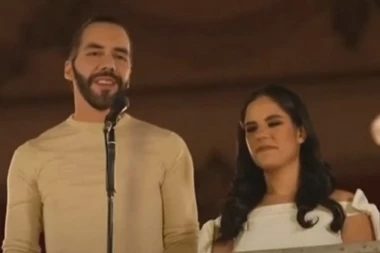 ŠTA OVO BI? Novi predsednik rasturio KRIMINALNE BANDE, a onda i protivnike na izborima, pa je posle pobede prišao ženi i pred nacijom je OVAKO POLJUBIO (VIDEO)