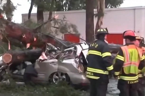 OVOGA SU SE SVI PLAŠILI: Oluja pokrenula klizišta, građani u strahu od poplava NE SMEJU iz kuća (VIDEO)