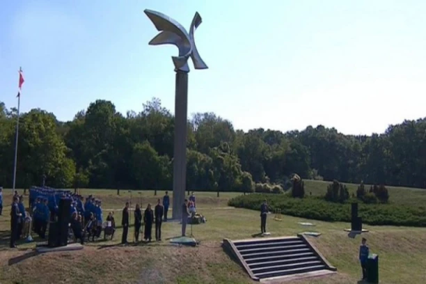 BRUKA I SRAMOTA! Vandali divljali na mestu gde je UBIJENO na hiljade Srba u Drugom svetskom ratu (FOTO)