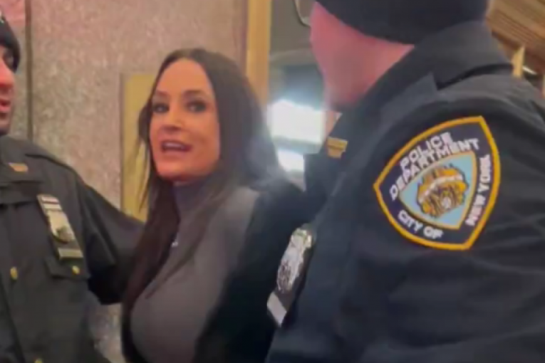 Policija uhapsila glumicu i voditeljku Lisu En