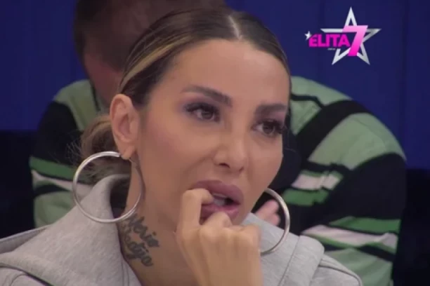 OSVANULI RANI RADOVI ANELI AHMIĆ! Vruć snimak učesnice Elite za ODRASLE: Spušta se, pa DIŽE! (FOTO)