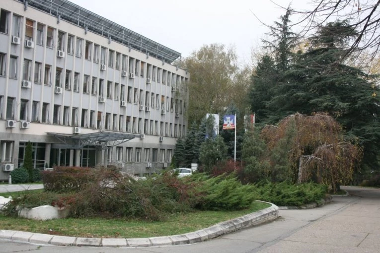 POŽAR NA INSTITUTU MIHAJLO PUPIN! Izgorela kancelarija, vatrogasaci sprečili širenje požara!