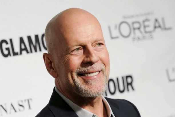 BRUS VILIS NIKAD MRŠAVIJI: Bivša žena se ne odvaja od njega, fanovi se mole za njegovo zdravlje! (FOTO)