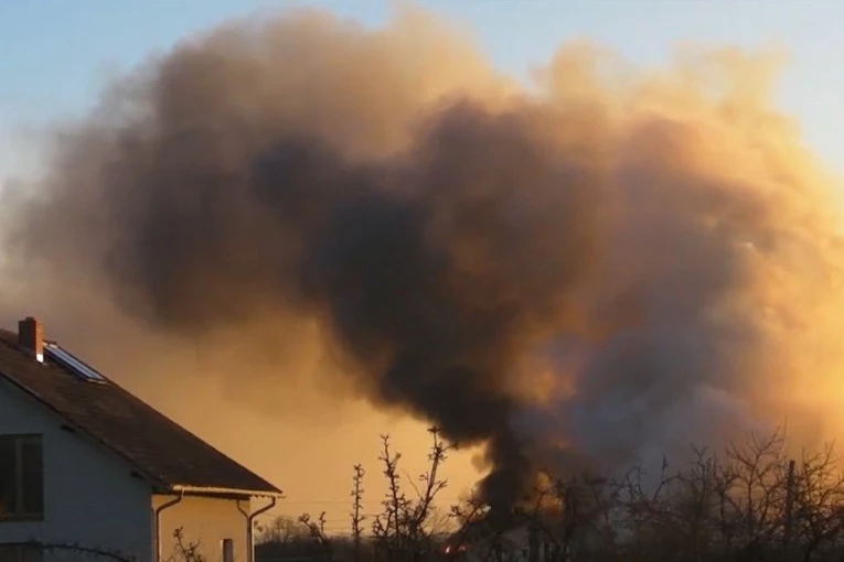 "MOJA MAJKA JU JE VUKLA, A ONA JE CELA GORELA": Svedok otkrio detalje požara u kojem je starica Gordana (80) umalo izgubila život u vatrenoj stihiji