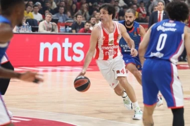 TEODOSIĆ I PANTER SU TU, A JA NISAM?! Plejmejker Efesa UVREĐEN zbog objave!