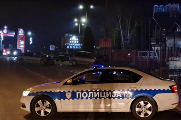 VELIKI SKANDAL POTRESA BIJELJINU! Spasoje u službenom autu Civilne zaštite vozio golu žensku osobu, pa prijateljima slao NJENE FOTOGRAFIJE! JAVNOST ŠOKIRANA