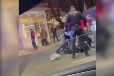 FILMSKA AKCIJA HAPŠENJA U CENTRU BEOGRADA! Policija opkolila muškarca i oborila ga na zemlju! (VIDEO)