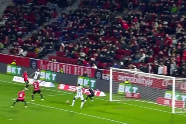 ŠTA URADI, ČOVEČE? Sadik se OBRUKAO kao NIKAD! Bivši napadač Partizana konkuriše za PROMAŠAJ godine! (VIDEO)