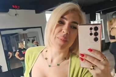 JOVANI JEREMIĆ ISPAO BRUS NA TRENINGU! Voditeljka Pinka ZAPALILA ATMOSFERU u provokativnom izdanju, svi gledaju samo u jedno!