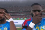 BIZARAN NAČIN ZA PROTEST! Igrači DR Konga držali "PIŠTOLJE" uz glavu u toku HIMNE! (VIDEO)