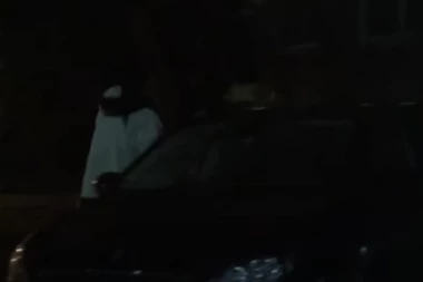 KONTROVERZNA BIVŠA ZADRUGARKA USNIMLJENA U TAMI: Nakon emisije pobegla sa njim!