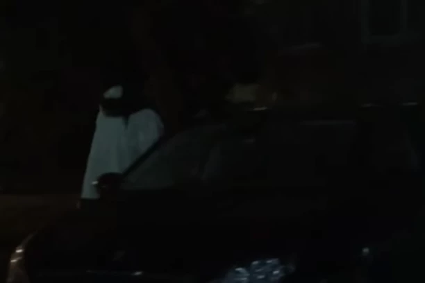 KONTROVERZNA BIVŠA ZADRUGARKA USNIMLJENA U TAMI: Nakon emisije pobegla sa njim!