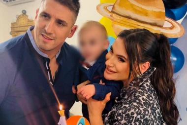 PRVA FOTOGRAFIJA TEK ROĐENOG SINA KRISTIJANA GOLUBOVIĆA: Kristina se oporavlja od porođaja, ovo joj najteže pada!
