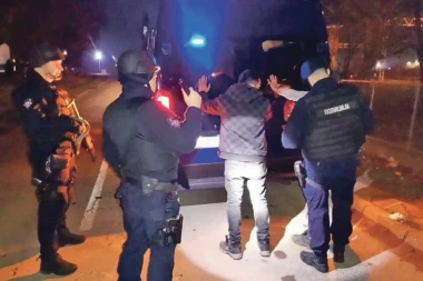 AUTOMOBIL MU BIO PREPUN MIGRANATA! Prelepio tablice pa švercovao ljude! UHAPŠEN BEOGRAĐANIN U ZAJEČARU!