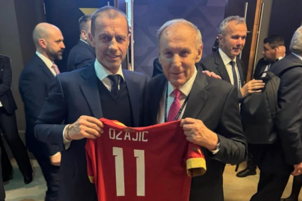 DŽAJIĆ POKLONIO DRES ČEFERINU PRED ŽREB: Figo pomogao pri potpisu!