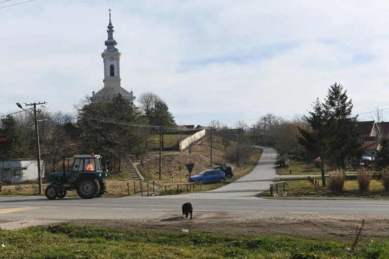 "SAMO NAJSTARIJA ĆERKICA ZNA DA JELENE VIŠE NEMA, KUĆOM ODJEKUJE MAMA, MAMA" Novi detalji jezive tragedije u Dolovu
