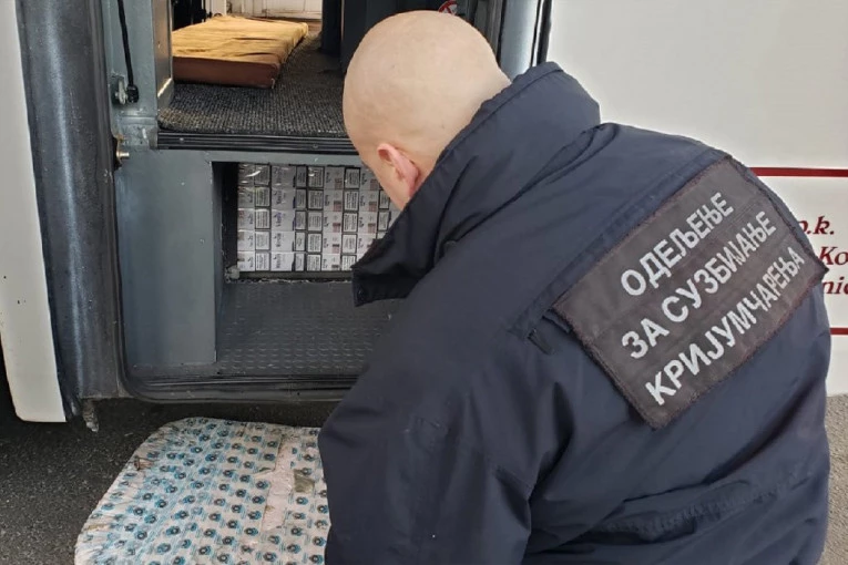 "PAO" DILER NA GRANICI SA OGROMNOM KOLIČINOM DROGE! Krio supstance u rezervnim točkovima, POLICIJA OTKRILA SVE! (FOTO)