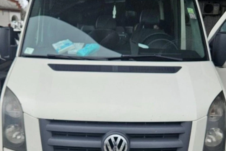 CARINICI NA KELEBIJI OSTALI U ŠOKU! Prišli su komviju i osetili NEVEROVATAN miris, a evo šta su našli! (FOTO)