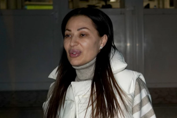 "CECA SE BRUKA, PALA JE NA DNO ZBOG DUGOVA" Razotkrivene nove informacije iz pevačicine PROŠLOSTI: Sramota, neće da da ni dinara!