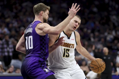 NAGETSI NESTVARNOM SERIJOM OKRENULI KINGSE NA POLUVREMENU! "Režiser" je veliki NIKOLA JOKIĆ!