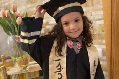 POTRESAN POZIV HITNOJ POMOĆI: Pronađeno telo malene Hind koja je nestala u Gazi: ''Pucaju na nas! Tako sam uplašena, dođi po nas''