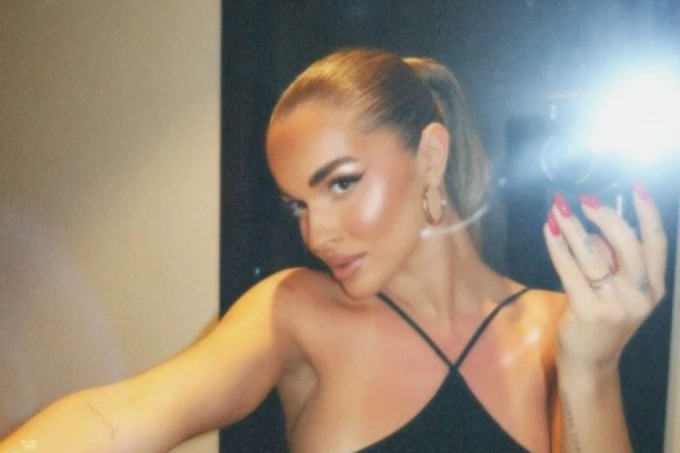 VRELO IZDANJE TEODORE DŽEHVEROVIĆ: Sve joj se ocrtalo, ovo nije za ove sa slabim srcem! (FOTO)