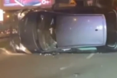 PREVRNUO SE AUTOMOBIL NA BANOVOM BRDU! Srča na sve strane (VIDEO)