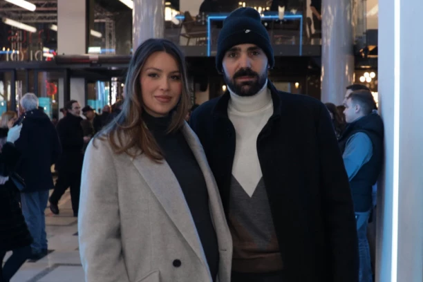 BAĆIN SRPČIĆ STIGAO KUĆI:  Miodrag Radonjić izveo ženu i sina iz porodilišta!