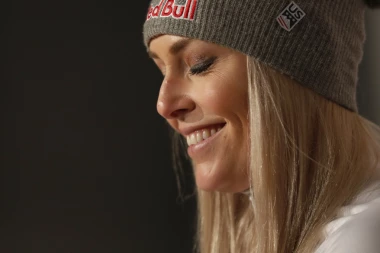 NE VADI GA IZ USTA: Pogledajte kako se PRSKA Amerikanka koja je izazvala GNEV kod Novakovih navijača (FOTO)