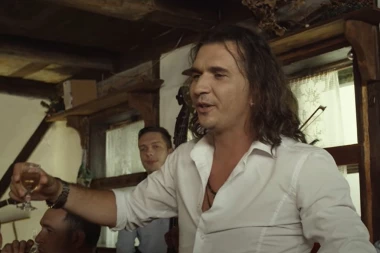 GDE ON PEVA, NAROD UMIRE! Pevač šokirao priznanjem - na NJEGOVIM SVIRKAMA se dešavaju PRAVE TRAGEDIJE: Dvoje ljudi mi je PREMINULO na SVADBI!