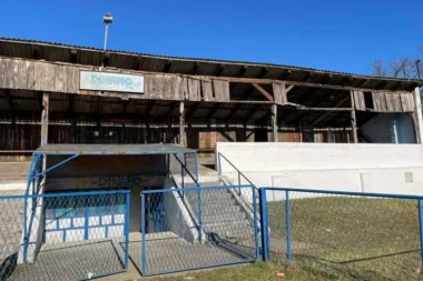 SITUACIJA JE KATASTROFALNA: Stadion je devastiran, svlačionice više ne postoje - nakon 95 godina postojanja, KLUB JE PRED GAŠENJEM! (FOTO GALERIJA)