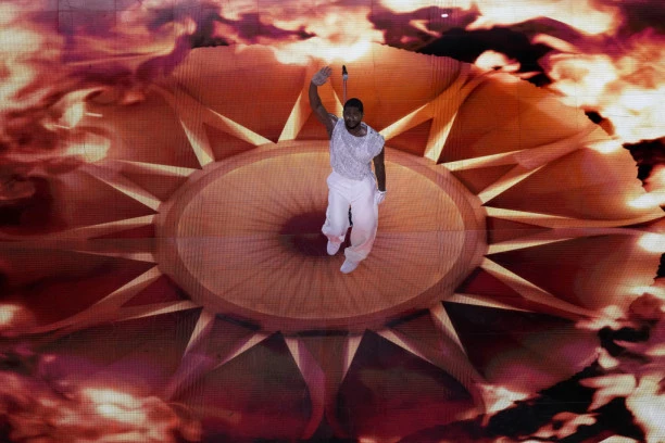 ŠOKANTNO OTKRIĆE: Nećete verovati koliko je Ašer zaradio za nastup na Superboulu!